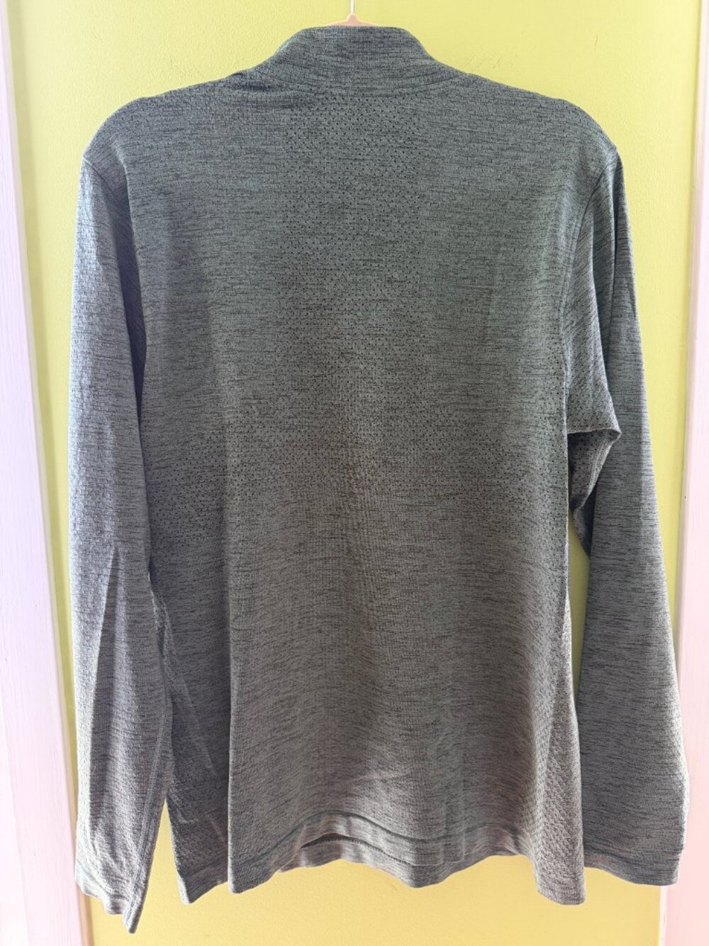 Lululemon Men's Long-Sleeved Vent Tech ½ Zip - Size M - Picture 4 of 7